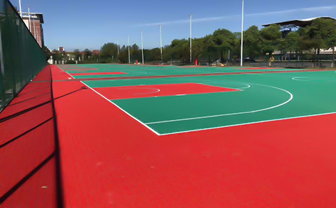 新国标塑胶篮球场